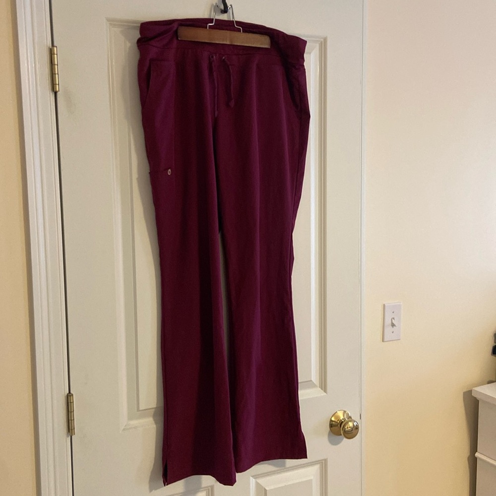 Excellent used condition size medium barco one wine scrub pants